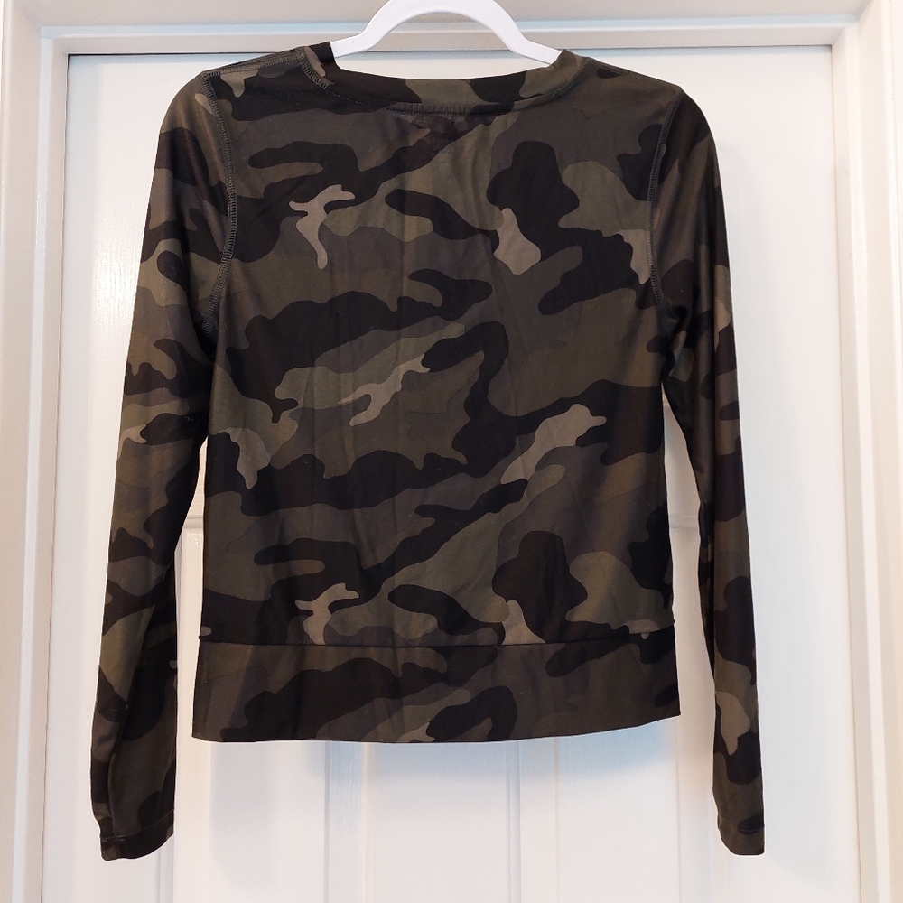 old navy Twist Front Cropped Long Sleeve Top - Camo - Picture 3 of 5